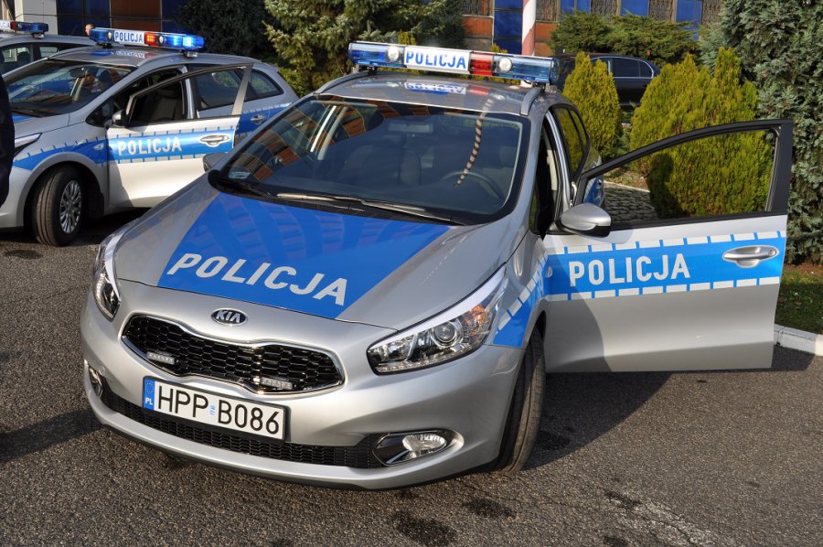 Policyjne radiowozy i inne pojazdy Radiowozy O Policji