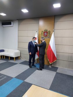 Deputy head of the Polish Police presents medal for merits for the Police to the Minister of Internal Affairs of Georgia